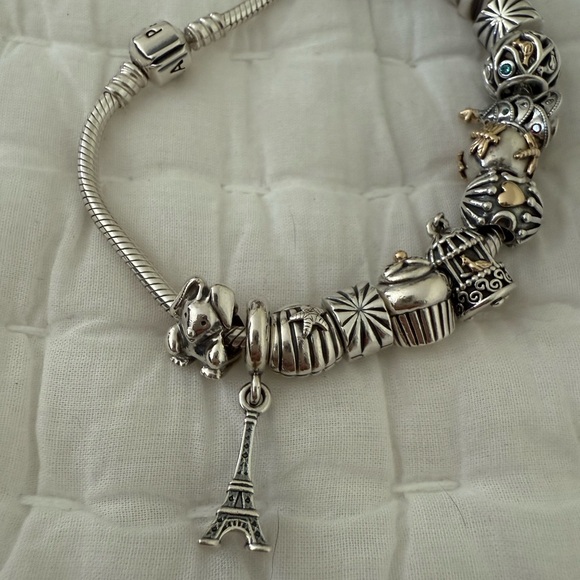 Pandora bracelet with 13 charms and 2 safety clips - Picture 4 of 8